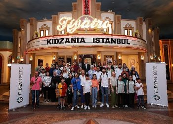 Yıldız Entegre’den görme engelli depremzede çocuklara WeWALK akıllı baston ikram