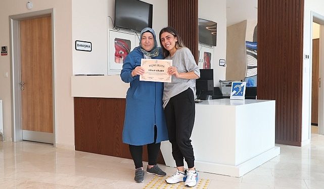 55 yaşındaki bayan, sporla bastonunu attı