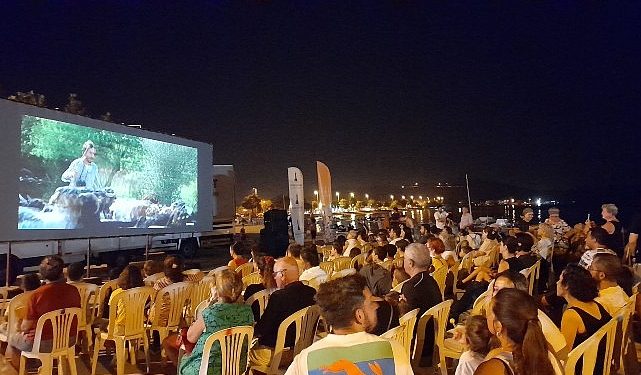 Açık havada sinema keyfi devam ediyor