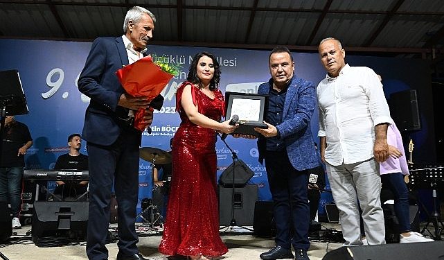 Antalya Büyükşehir Belediye Lideri Muhittin Böcek Küçüklü Mahallesi 9. Barbunya Şenliği’ne katıldı
