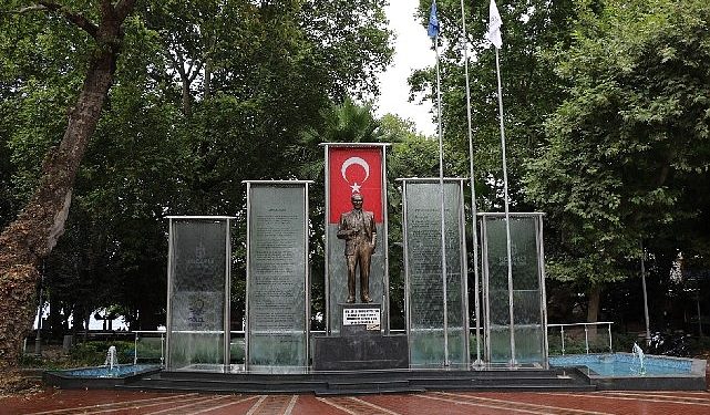 Atatürk heykelinin bakımı tamamlandı