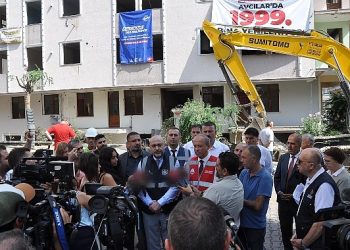 Avcılar’da 17 Ağustos’un Yıl Dönümünde 1999. Bina Yıkıldı