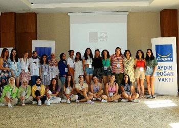 Aydın Doğan Vakfı, geleceğin önderlerini Kuşadası’ndaki yaz kampında ağırlıyor