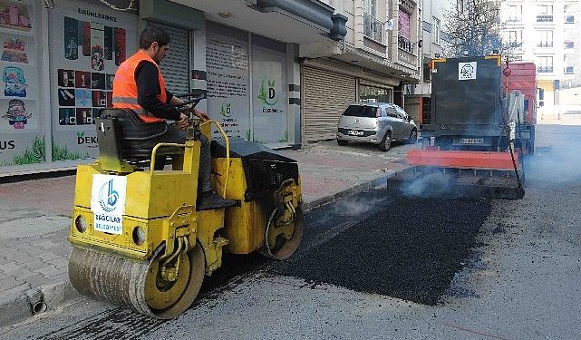 Bağcılar’da yollar asfaltlanarak inançlı hale getiriliyor