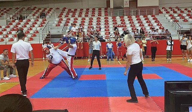 Bayraklılı atletlerden Kick Boks başarısı