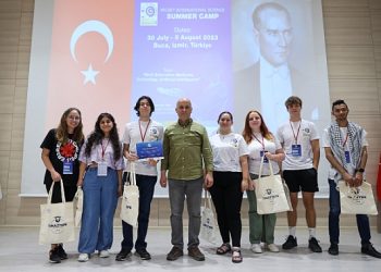 Buca’da Memleketler arası Bilim Yaz Kampı sona erdi