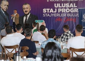 Büyükşehir stajyerleriyle buluşan Büyükakın; İdeallerinizden asla vazgeçmeyin
