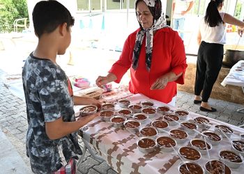 Çamyuva’da vatandaşlara aşure ikramı