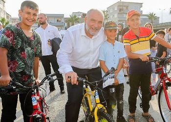 Canik’te Çocuklar Armağanlarına Kavuşuyor