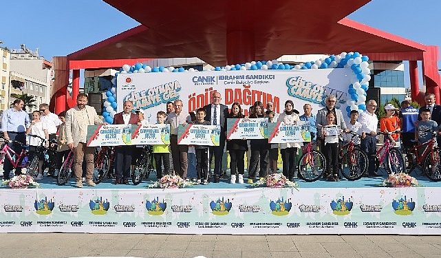 Canik’te Güle Oynaya Mescide Gelen 1185 Çocuk Armağanlarıyla Buluştu.