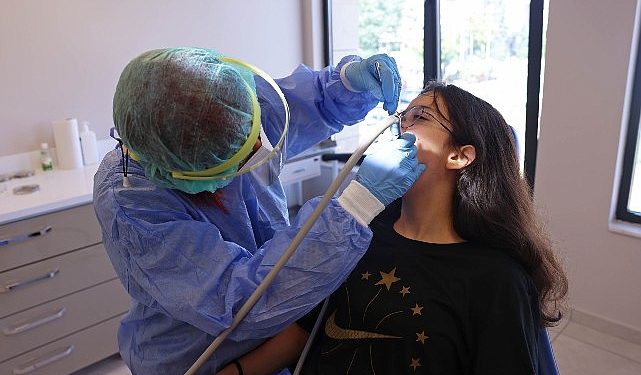 Çankaya Belediyesi, semtlerde bulunan poliklinikleriyle her yıl binlerce vatandaşa ağız ve diş sıhhati hizmetini fiyatsız olarak veriyor