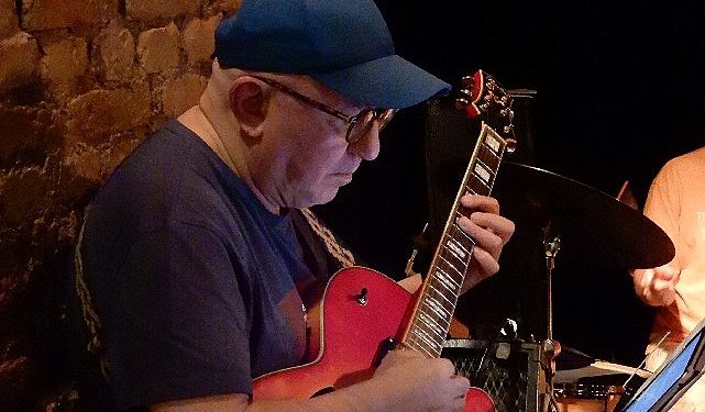 Caz müziğin başarılı ismi Lider Focan Yapı Kredi bomontiada Avlu sahnesinde