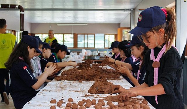 Depremzede izci öğrencilerden 81 vilayetimize tohum topu ikramı
