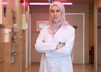 Depresyondaki kişinin yalnız kalmasına müsaade verilmemeli