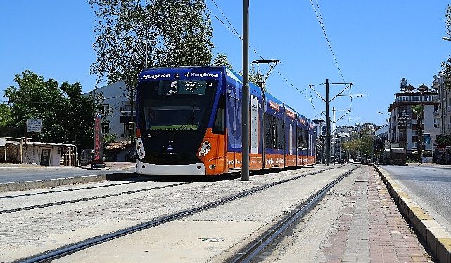 Doğu Garajı-Meydan ortasındaki tramvay sınırında tamirat çalışması