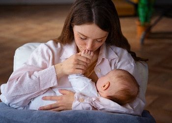 Emzirme hem anneyi hem de bebeği rahatlatır
