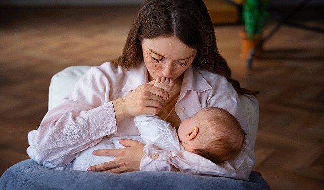 Emzirme hem anneyi hem de bebeği rahatlatır
