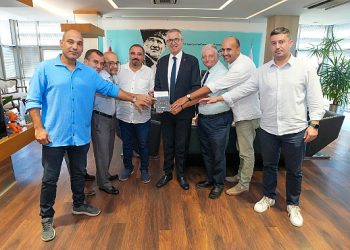 Gazetecilerden Lider Arda’ya özel ikram