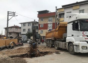 Gebze’de başlatılan altyapı çalışmaları gece gündüz demeden devam ediyor