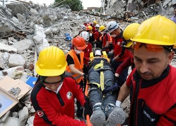 Gerçeğini Aratmayan Zelzele Tatbikatı Görüntüsüyle Da Gündem Oldu