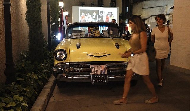 Göksel Arsoy’un 1957 model Chevrolet’si Sanathane’de sergilendi