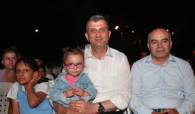 Gölcüklü Minikler Açık Havada Sinema Keyfini Çok Sevdi