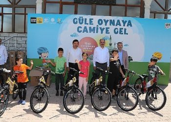 Güle Oynaya Mescide Gel Projesi’nde Bisiklet Dağıtımı Başladı