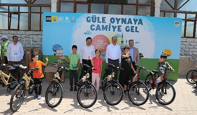 Güle Oynaya Mescide Gel Projesi’nde Bisiklet Dağıtımı Başladı