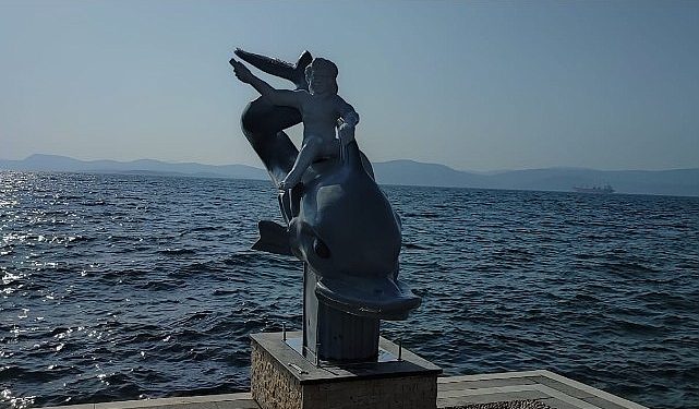 Hermias Heykeli Yine Güllük Halkıyla Buluştu