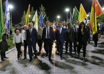 İkinci Günde Şölen Ateşi Geceyi Aydınlattı