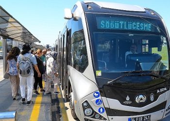 İstanbul Büyükşehir Belediyesi’nin Yeni Metrobüsleri Sefere Başladı