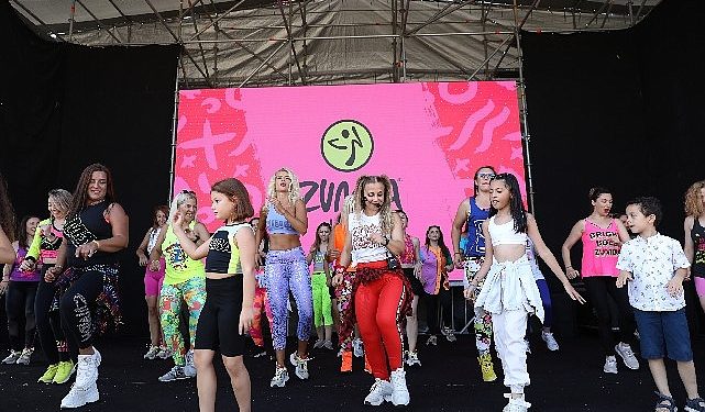 İstanbul Şenliği’nde 50 bin bireyle Zumba dansında dünya rekoru!
