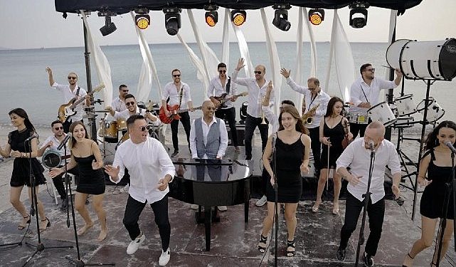 İzmir Büyükşehir Belediyesi’nden Fiyatsız Çim Konserleri!