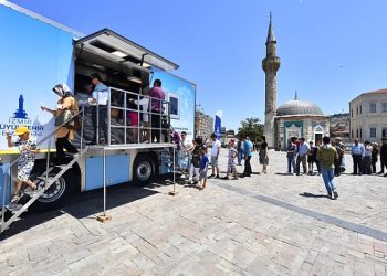 İzmir’de Muharrem ayında aşure dağıtımı başladı