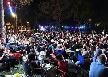 İznik Kıyısı Yazlık Sinema ile Cıvıl Cıvıl