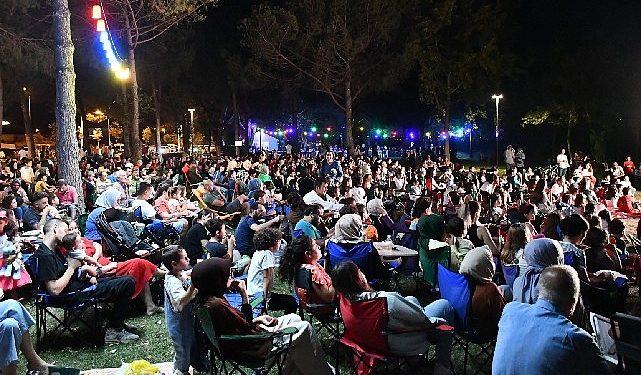 İznik Kıyısı Yazlık Sinema ile Cıvıl Cıvıl