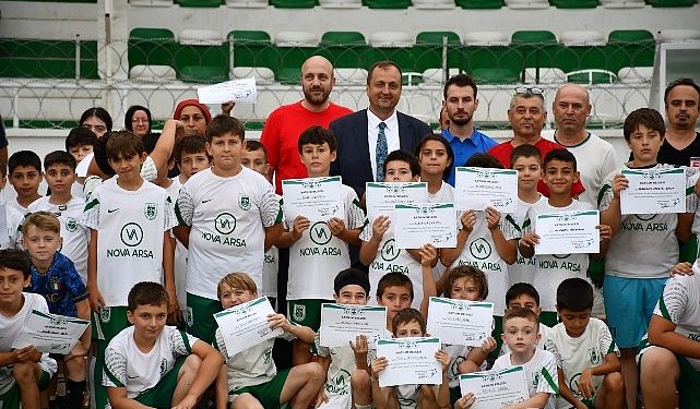 İznikspor Yaz Futbol Okulunda Sertifika Heyecanı