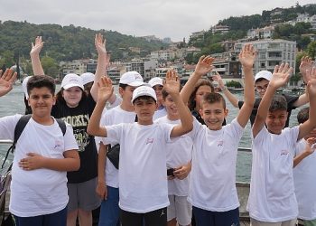 Kahramanmaraşlı çocuklar, Türkiye-Ukrayna Ulusal Basketbol maçında millileri desteklemek için İstanbul’da!