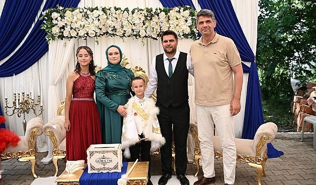 Kartepe Belediye Lideri Av.M.Mustafa Kocaman, hemşehrilerinin en memnun günlerinde yanlarında olmaya devam ediyor.