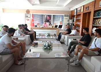 Kemer 2020 Futbol Kulübü’nden Lider Topaloğlu’na ziyaret