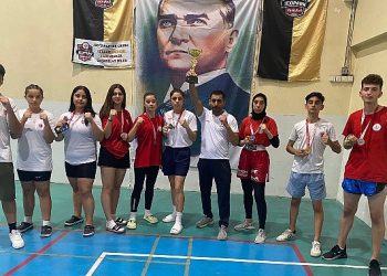Kick Boks’ta Bayraklı farkı Bayraklılı gençler vilayetler ortası şampiyonada 7 derece kazandı
