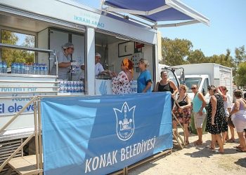 Konaklı bayanlar denizle buluşuyor