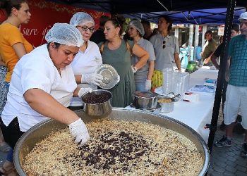 Konak’ta 5 Bin Şahsa Aşure