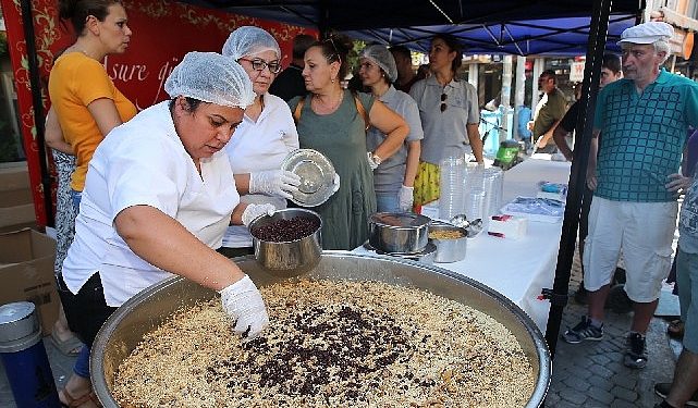 Konak’ta 5 Bin Şahsa Aşure