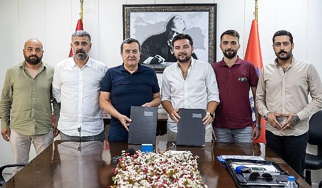 Konak’ta imzalar sokak işçileri için atıldı