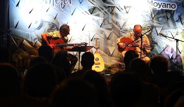 Konakta ud ve gitarın mükemmel ahengi