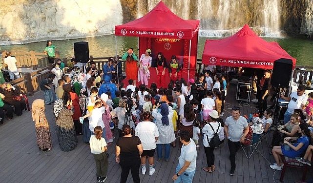 Konser ve Tiyatro bir ortada