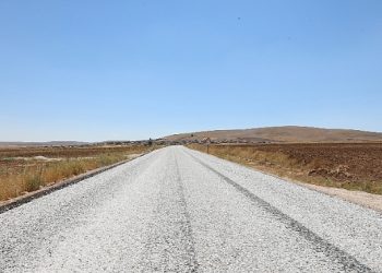 Konya Büyükşehir Yunak ve Akşehir Mahalle Yollarında Standardı Yükseltiyor