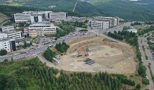 KOÜ Umuttepe Cami ve otoparkı devam ediyor