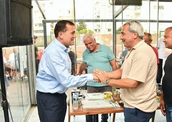 Lider Abdullah Özyiğit, mahalle muhtarlarıyla bir ortaya geldi